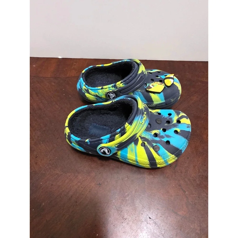 Crocs Kids C9 Tie-Dye Clogs Bee Charm & Fuzzy Lined Interior Casual Relax